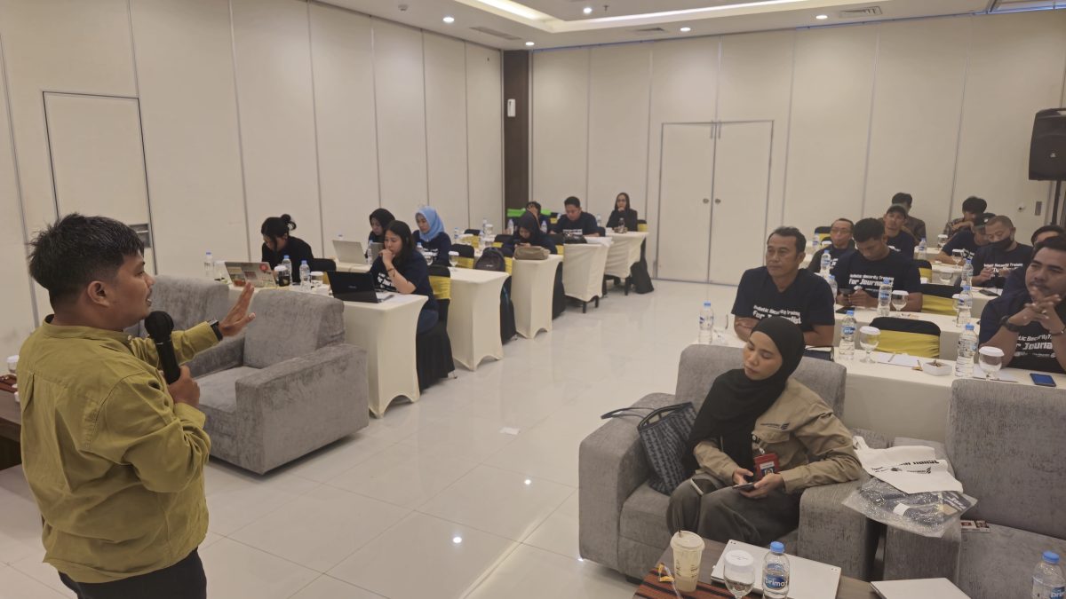 Peduli Keselamatan Jurnalis, DSLNG bersama AJI Palu Gelar Pelatihan Keamanan Holistik