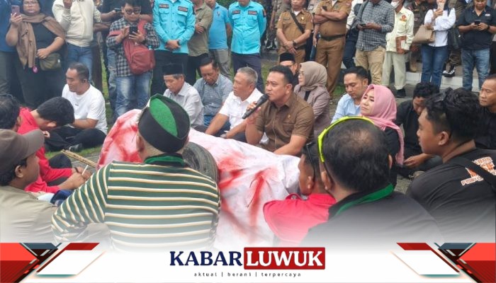 DPRD Banggai Janji Akomodir 10 Tuntutan Massa AMARAH