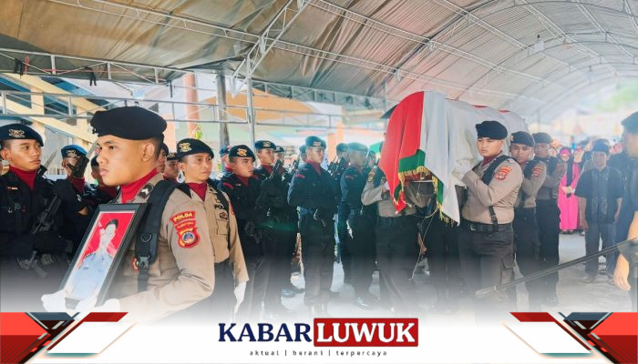 Khidmat dan Haru, Wakapolda Sulteng Hadiri Persemayaman AKBP (Purn) Sugeng Lestari
