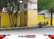 Ironi Rumah Jabatan Ketua DPRD Banggai Miliaran, Pengemis Buta Bersandar di Temboknya
