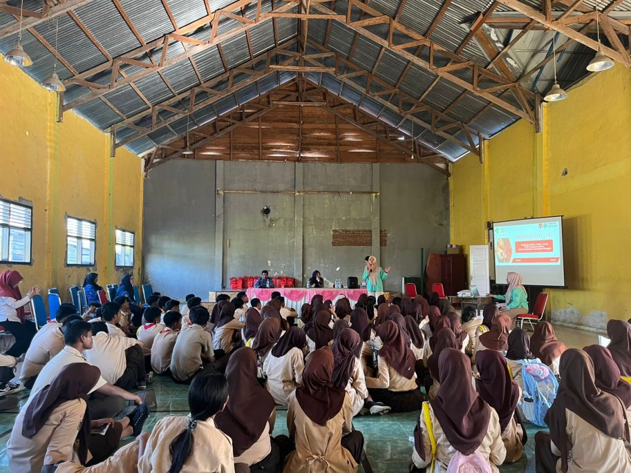 Cegah AIDS dan TB, DSLNG Gelar Penyuluhan Kesehatan Remaja di SMAN 1 Batui