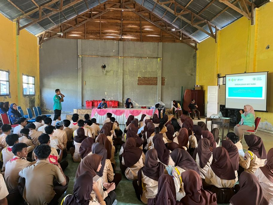 Cegah AIDS dan TB, DSLNG Gelar Penyuluhan Kesehatan Remaja di SMAN 1 Batui