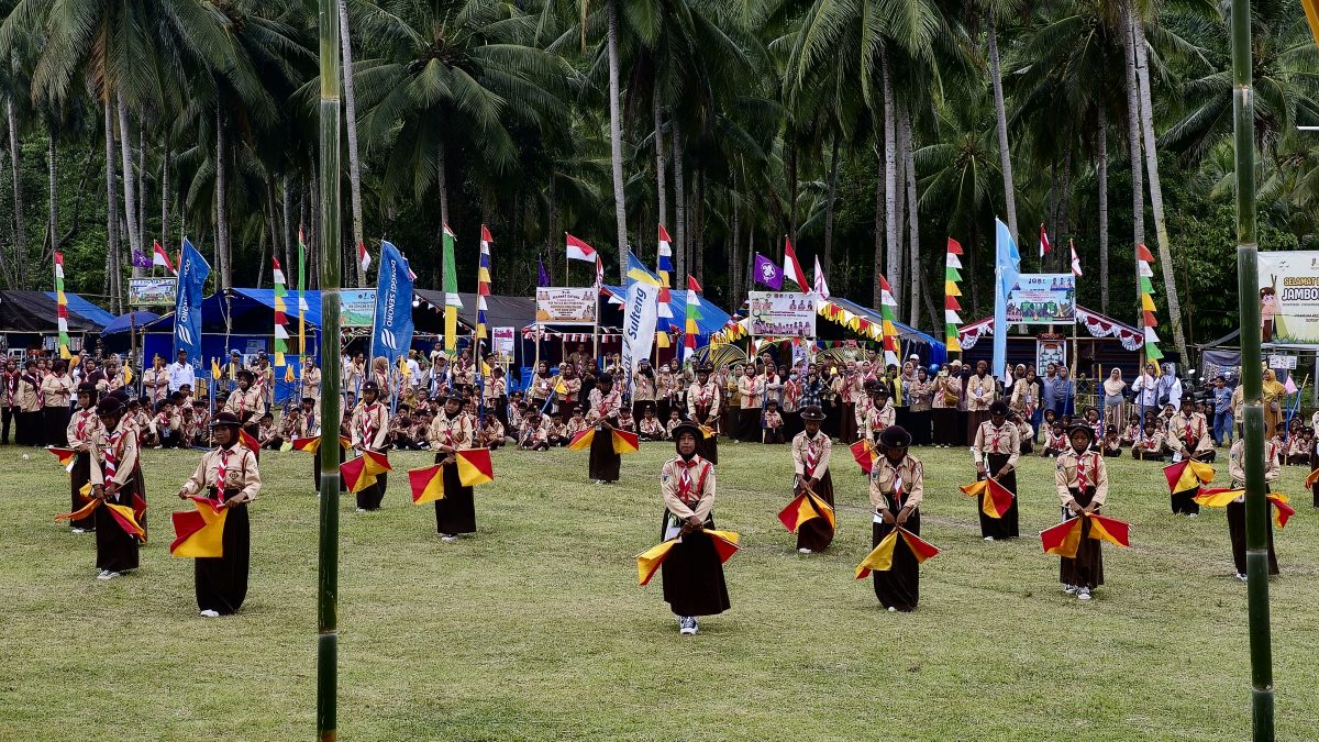DSLNG dan Pramuka Kwarran Kintom Tanam 500 Bibit Pohon di Babang Buyangge