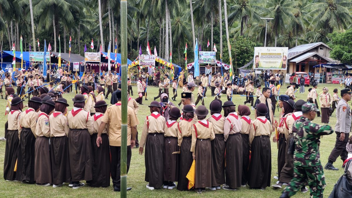 DSLNG dan Pramuka Kwarran Kintom Tanam 500 Bibit Pohon di Babang Buyangge