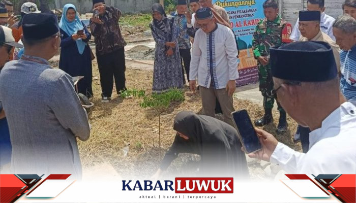 Wardani Murad Bersama Suami Letakan Batu Pertama Pembangunan Masjid Al-Karim
