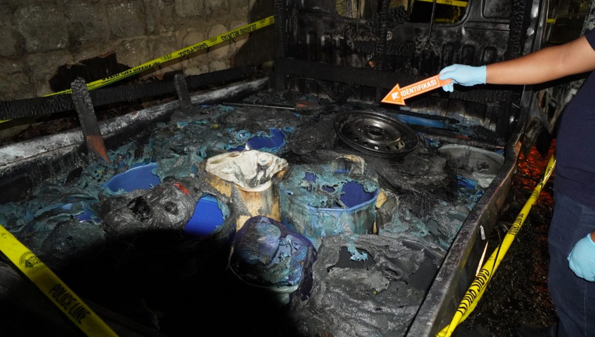 Polisi Olah TKP Mobil Pengangkut BBM Ilegal