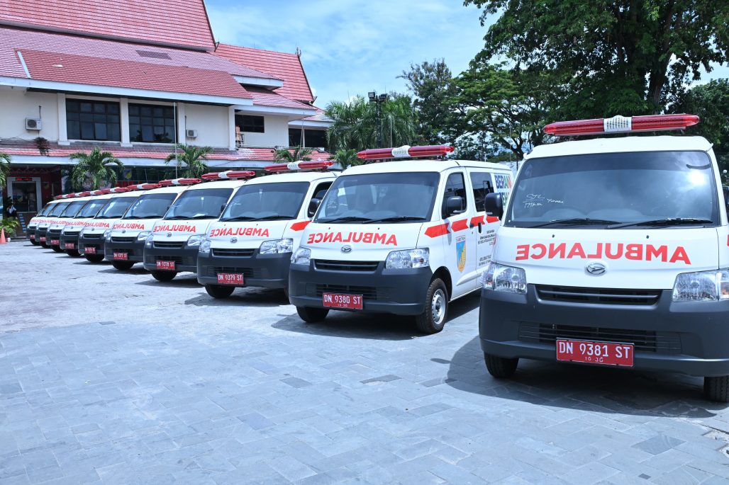 Gubernur Anwar Hafid Serahkan 19 Unit Ambulance bagi Rumah Ibadah dan Yayasan Keagamaan