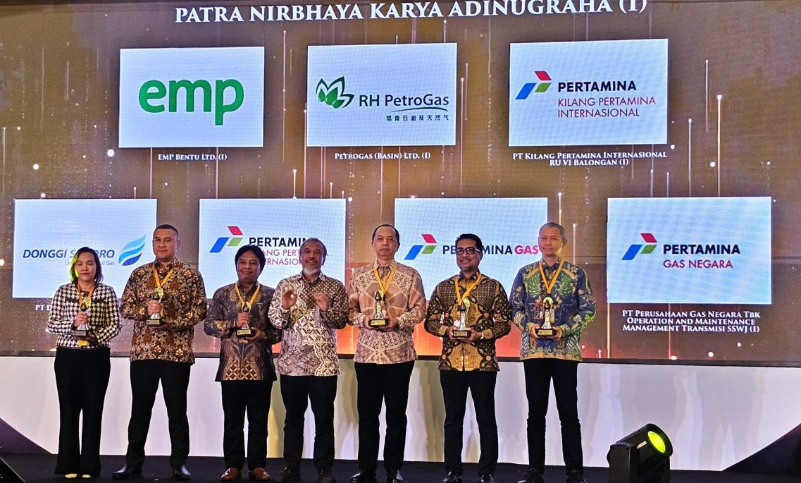 Konsisten dengan Budaya Keselamatan Kerja, DSLNG Pertahankan Penghargaan Patra Nirbhaya dan Patra Karya 2025