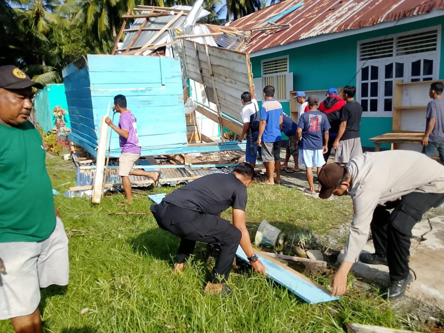 Puting Beliung Terjang 7 Bangunan di Bunta, Banggai, Polisi Minta Warga Waspada