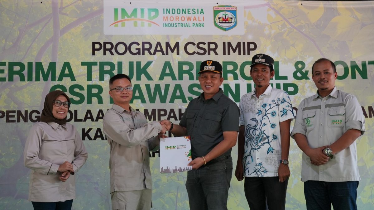 Dukung Bupati Atasi Sampah, IMIP Bantu Truk dan Kontainer