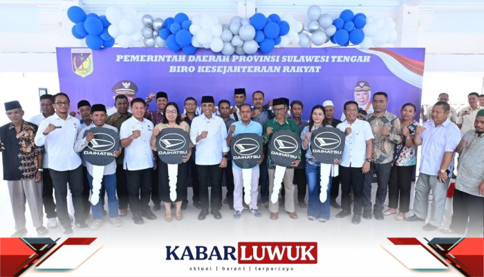 Gubernur Anwar Hafid Serahkan 19 Unit Ambulance bagi Rumah Ibadah dan Yayasan Keagamaan