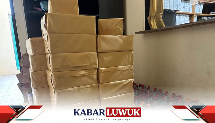 Suka Cita Natal, PT KLS Bagi Ratusan Paket Bingkisan Bagi Karyawannya