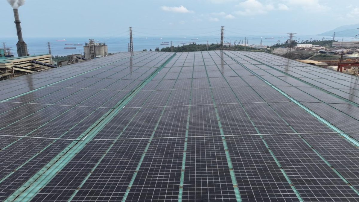 Kembangkan Energi Terbarukan, PT DSI Bangun PLTS Atap di Kawasan IMIP