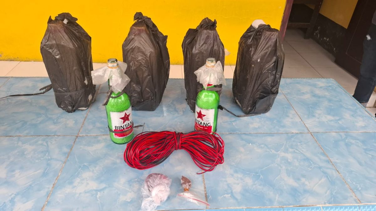Satpolairud Polres Bangkep Temukan Puluhan Botol dan Jergen Diduga Bom Ikan Rakitan