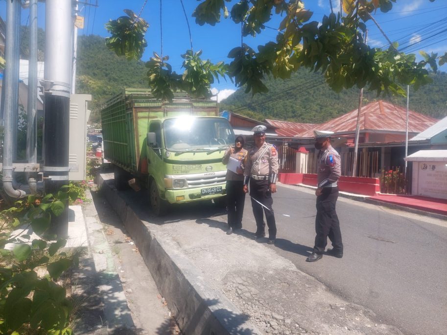 Satlantas Polres Banggai Olah TKP Kecelakaan, Remaja Putri Tewas Usai Tabrak Truck Parkir