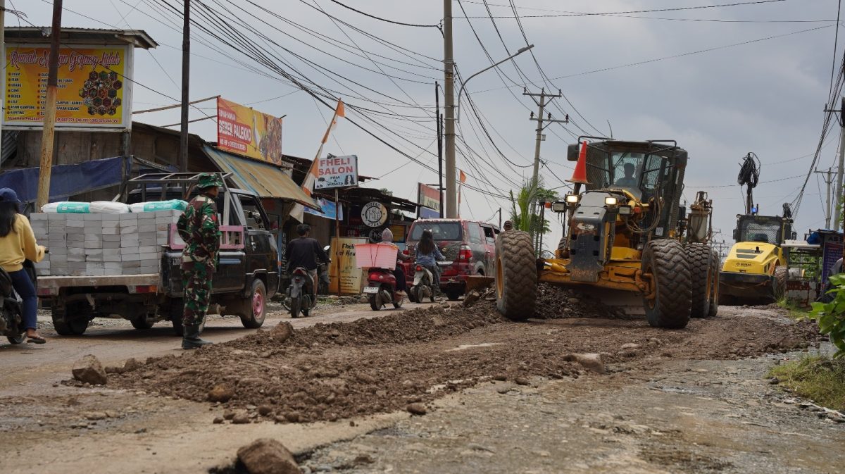 IMIP Benahi 10 Titik Sepanjang 1,2 Km Ruas Trans Sulawesi
