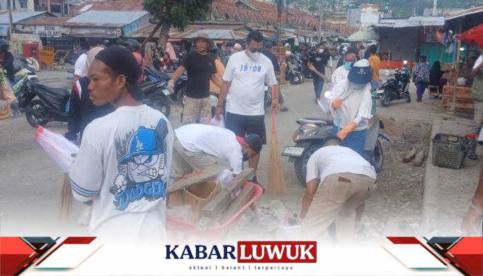 Peringati HUT ke-18 Gerindra, DPC Gerindra Banggai Gelar Baksos Bersih-bersih Pasar Simpong