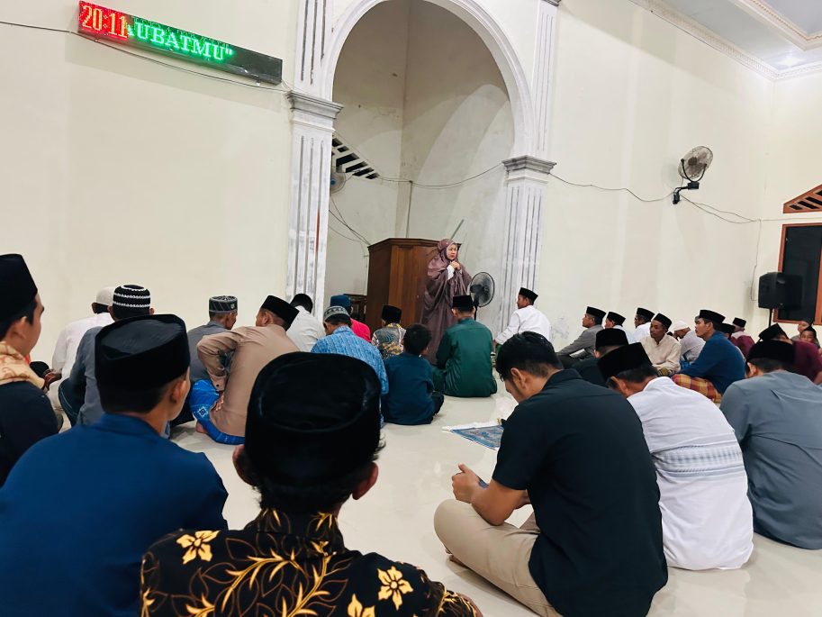 Gerindra Banggai Memulai Safari Ramadhan di Toili Barat, PT KLS Bantu Masjid & Salurkan Minyak Goreng