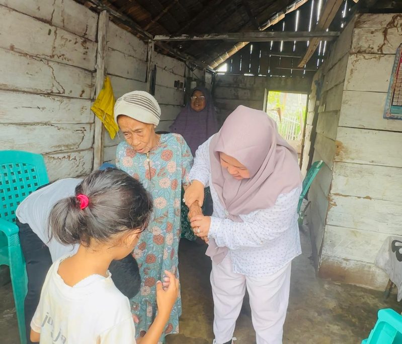 Dengarkan Laporan Warga, CEO PT. KLS Bakal Renovasi Total Rumah Nenek Juba di Longkoga Timur