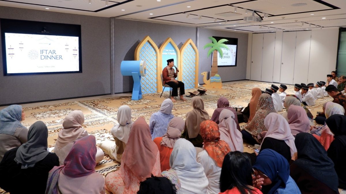 Hangatnya Ramadhan, DSLNG Berbagi Kebahagiaan Bersama Anak Yatim