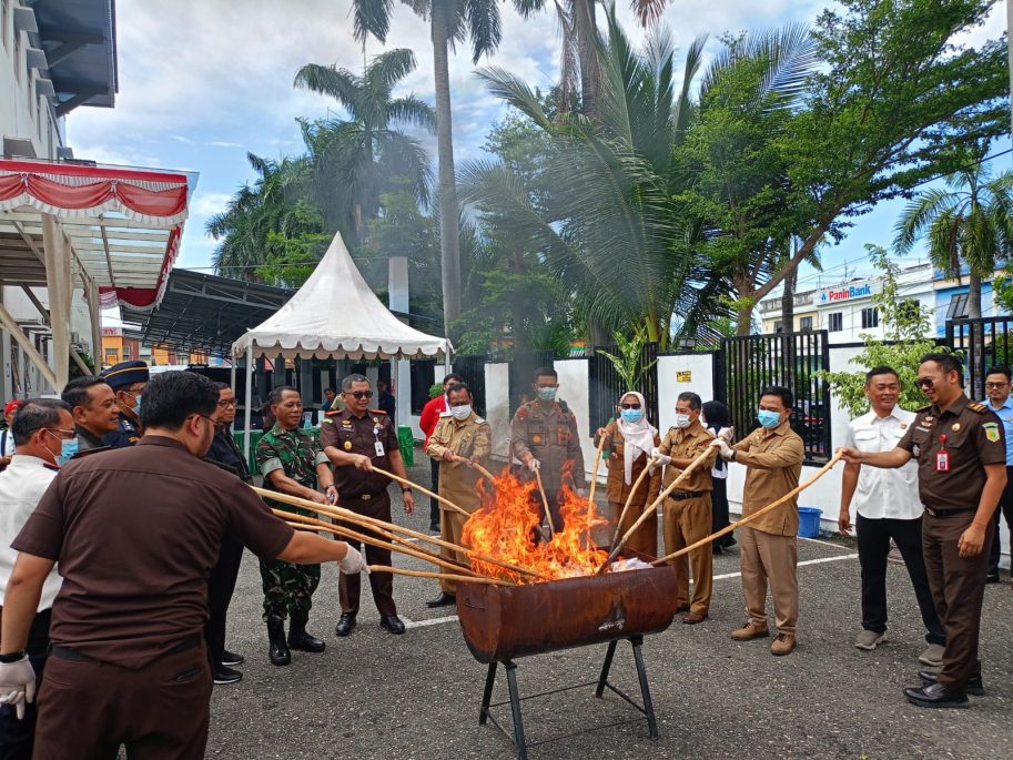 Kejari Banggai Musnahkan Barang Bukti Narkotika