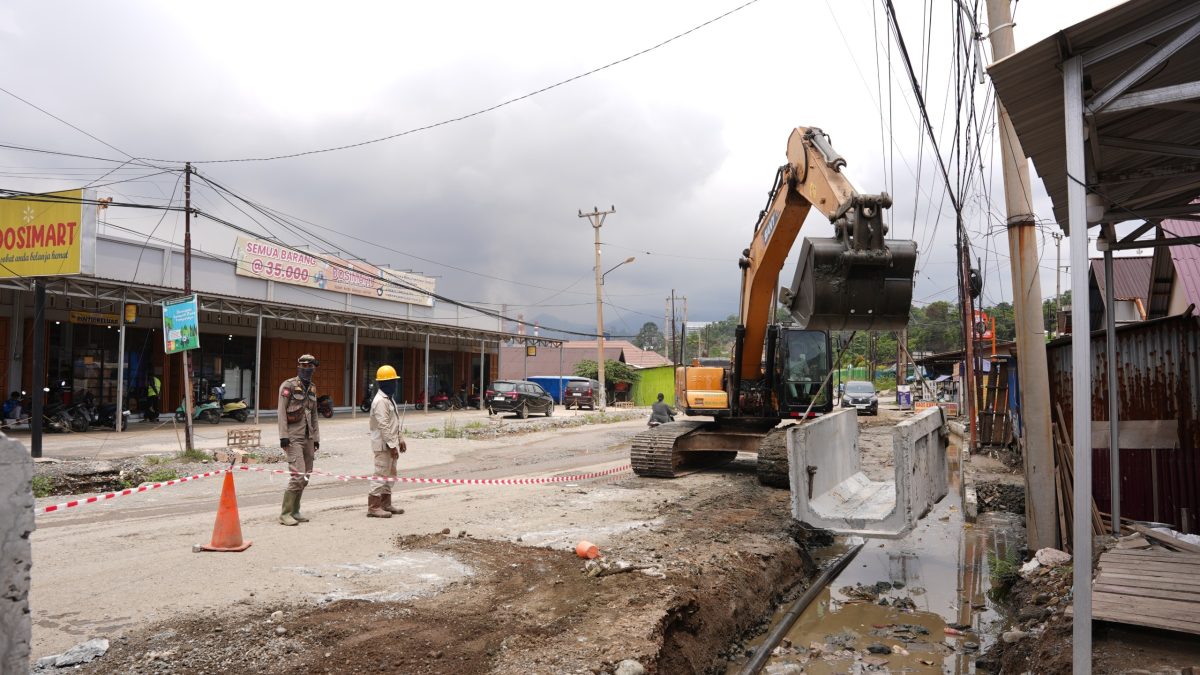 Tingkatkan Infrastruktur Jalan Nasional, IMIP Bangun Drainase Beton di Ruas Trans Sulawesi