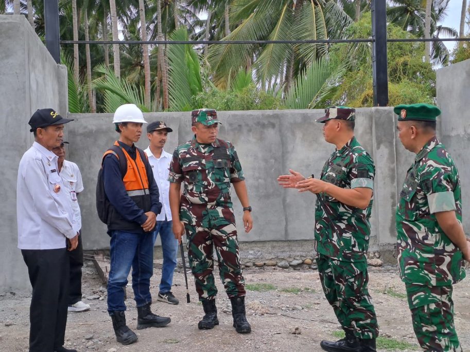 Perkuat Ekonomi Desa, Dandim 1308/Luwuk Banggai Dampingi Danrem 132/Tadulako Pantau Pembangunan Koperasi Merah Putih
