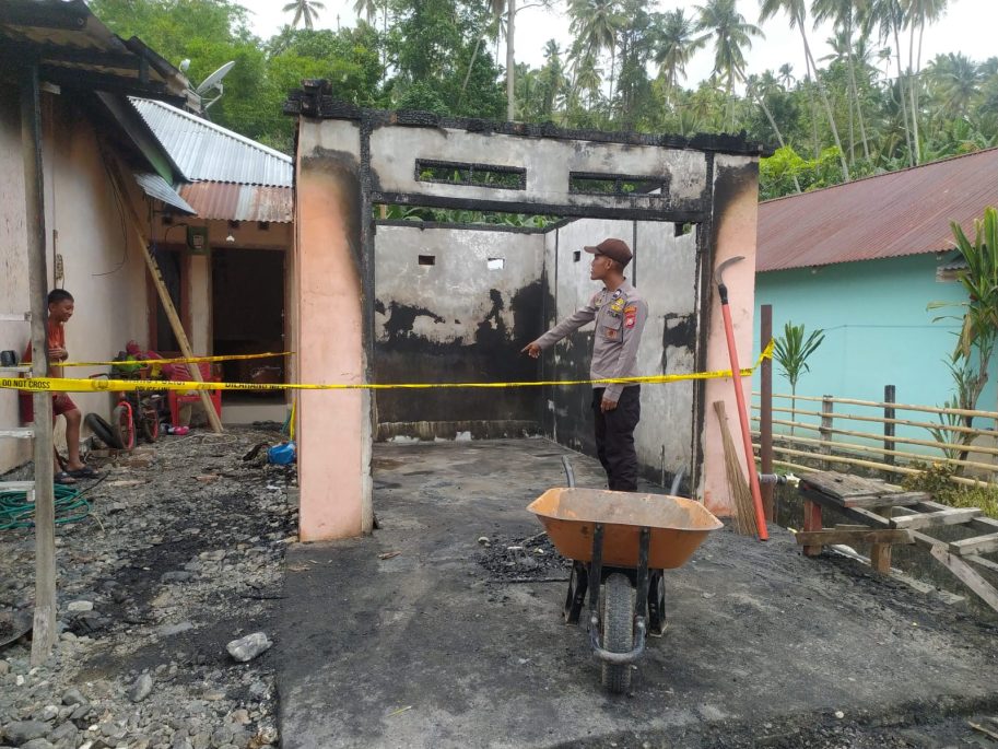 Polsek Balantak Olah TKP Awal Kebakaran Kios di Tanotu, Kerugian Ditaksir Rp200 Juta
