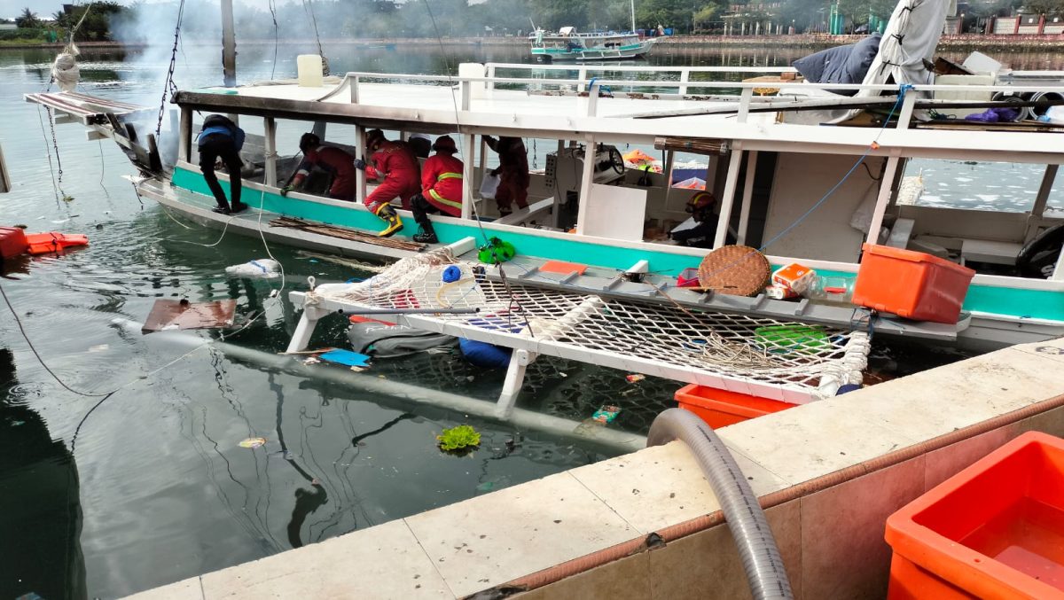 KM Tokitoki 01 Terbakar di Teluk Lalong Luwuk