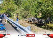 Tronton Muat Pupuk Cair Terguling di Jalan Lingkar Batui-Kintom