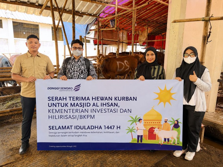 Momentum Iduladha, DSLNG Serahkan 21 Hewan Kurban di Banggai, Palu, dan Jakarta