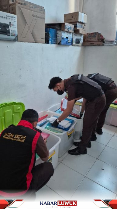 Kembangkan Kasus Dugaan Tipikor Bansos Pendidikan di Bangkep, Kejari Balut Geledah Disdikbud hingga Rumah Pengelola PKBM
