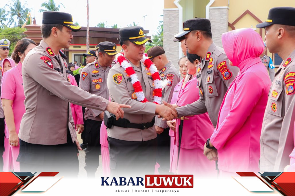 Tradisi Pedang Pora dan Adat Iringi Penyambutan Kapolresta Banggai yang Baru