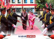 Penuh Haru, Purnawirawan Polres Banggai Dilepas dengan Upacara Pedang Pora