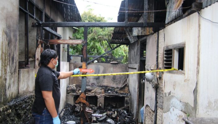 Rumah di Jalan Soekarno Luwuk Terbakar, Polisi Olah TKP dan Pendataan Saksi
