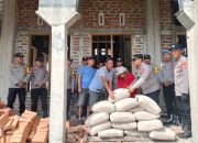 Jumat Curhat, Kapolsek Lamala Sumbang 14 Sak Semen Untuk Pembangunan Masjid Babul Khair