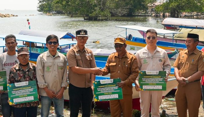 Perkuat Ekonomi Pesisir, IMIP Salurkan 6 Unit Kapal Nelayan