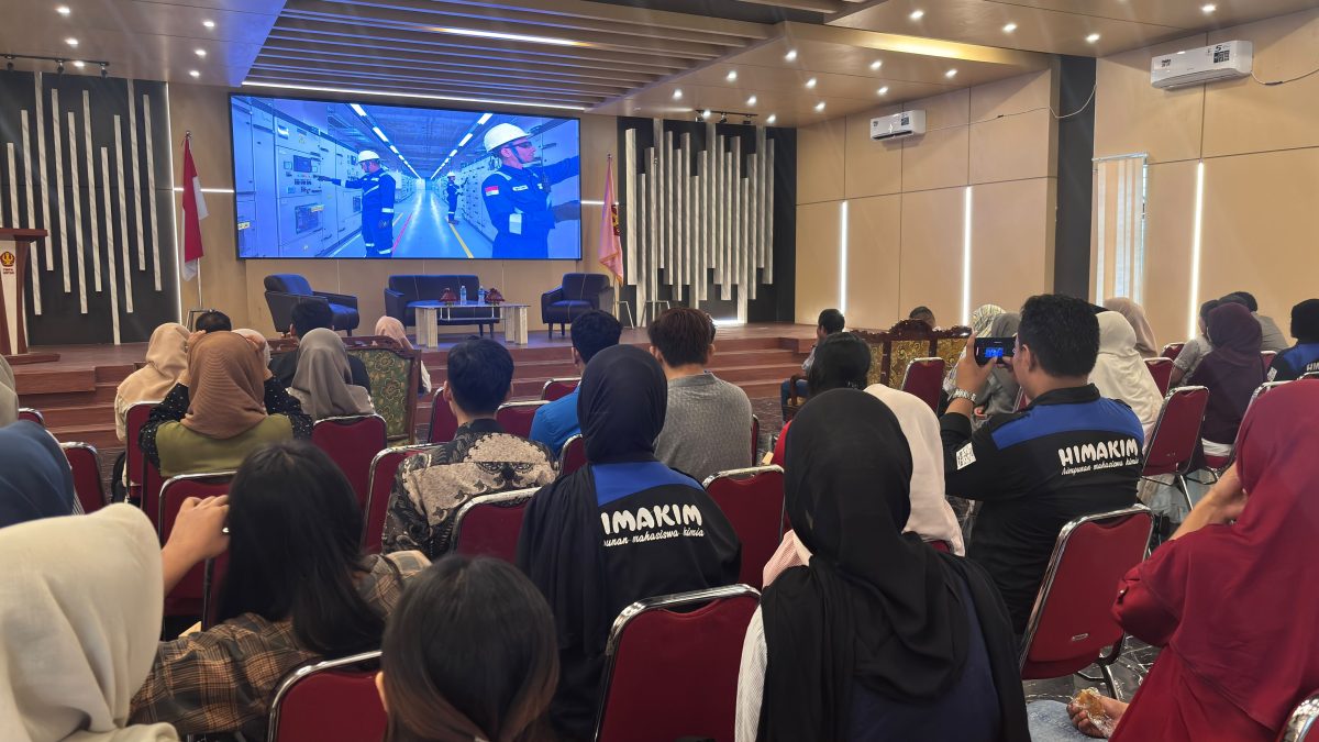 DSLNG Goes to Campus, Ratusan Mahasiswa Untad Pelajari Peran Strategis Laboratorium dalam Industri LNG