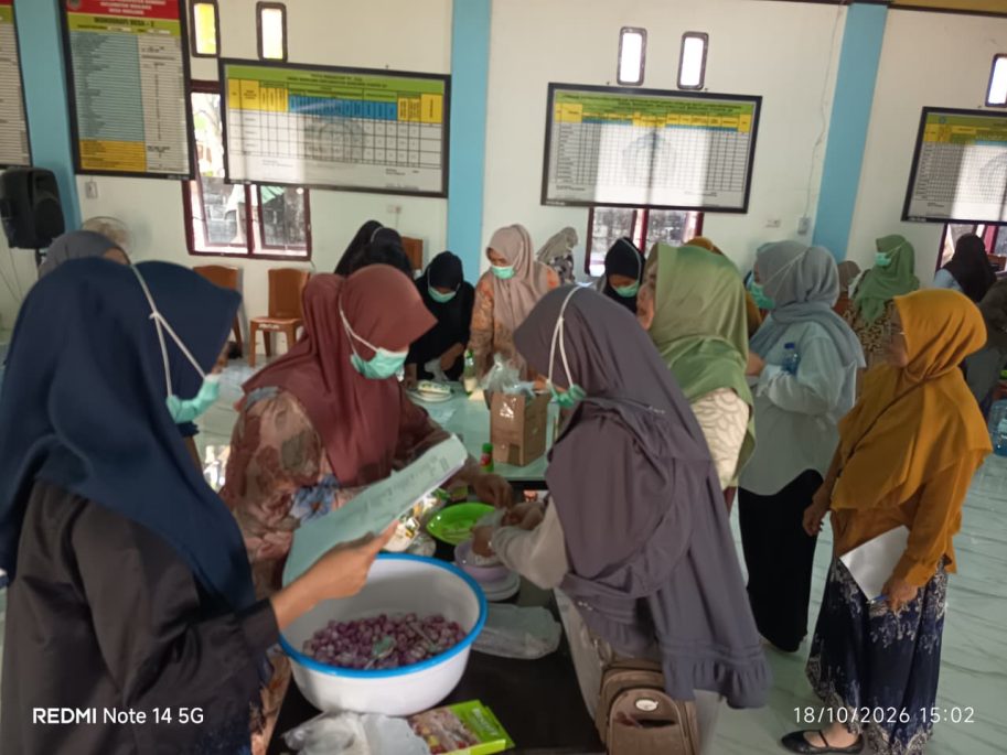 Job Tomori Latih UMKM Desa Moilong Olah Hasil Laut Jadi Bakso dan Abon Ikan