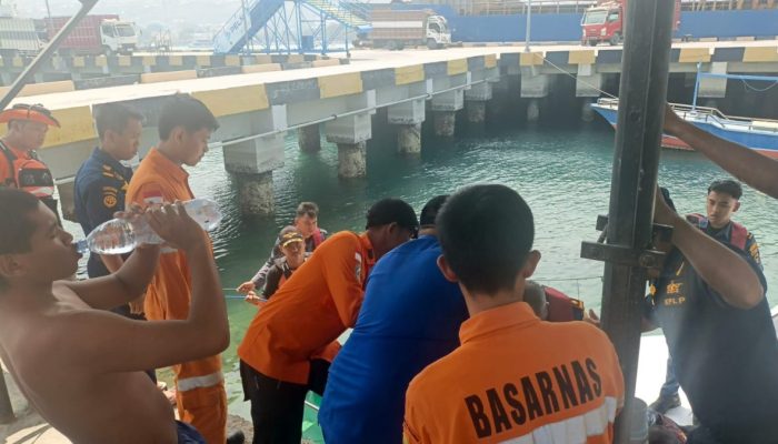 Kapal Tenggelam di Perairan Luwuk Utara, Polisi dan Tim SAR Evakuasi 10 Nelayan Selamat