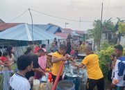 Kemarau Panjang, Polisi Bantu Salurkan Air Bersih di Desa Awu Luwuk Utara