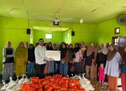 Konsisten Hadir Untuk Warga, Pertamina EP Donggi Matindok Field Salurkan 80 Paket Sembako dalam Program Santunan Jumat Berkah di Desa Nonong dan Desa Sindang Sari