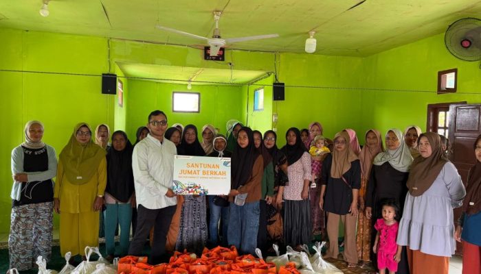 Konsisten Hadir Untuk Warga, Pertamina EP Donggi Matindok Field Salurkan 80 Paket Sembako dalam Program Santunan Jumat Berkah di Desa Nonong dan Desa Sindang Sari