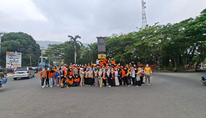 PT PAU Bagi Masker Upaya Kampanye Pencegahan Penyakit Akibat Kalhutla