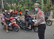 Satlantas Polresta Banggai Bagikan Masker Gratis, Lindungi Pengguna Jalan dari Kabut Asap