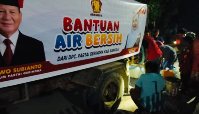 DPC Gerindra Banggai Bantu Air Bersih Warga Talima