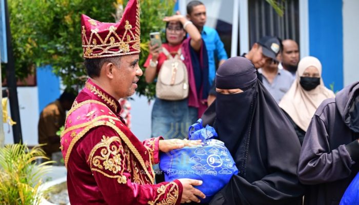 Berani Berbagi, Anwar Hafid Salurkan 5.000 Paket Sembako untuk Warga Morowali Utara