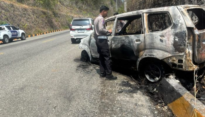 Avanza Muatan Sayur Terbakar di Tanjakan Desa Bunga Banggai, Polisi Olah TKP